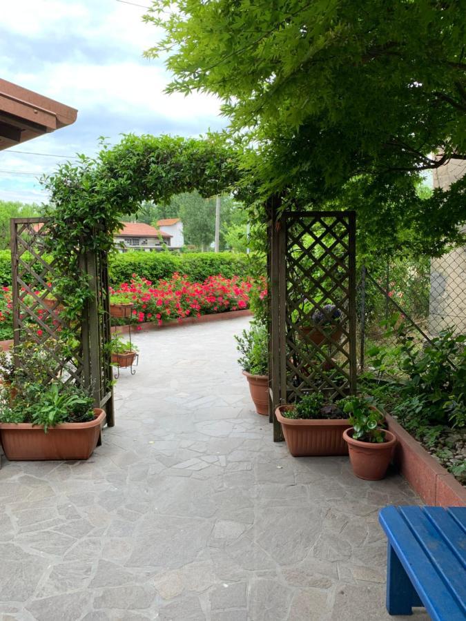 Casa Serenella B&B - Casa Vacanze 피아촐라 술 브렌타 외부 사진