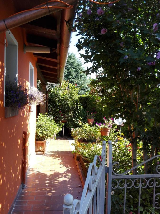 Casa Serenella B&B - Casa Vacanze 피아촐라 술 브렌타 외부 사진